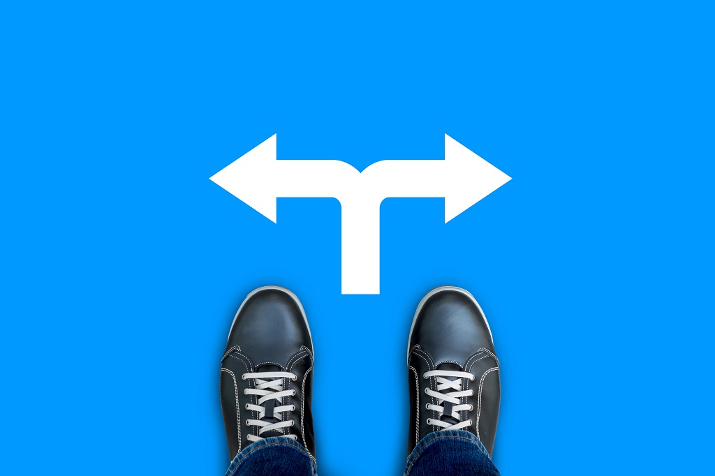 2-frecce-che-indicano-direzioni-opposte