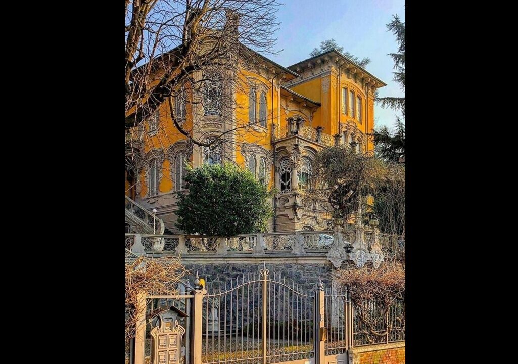 Facciata principale di villa Scott