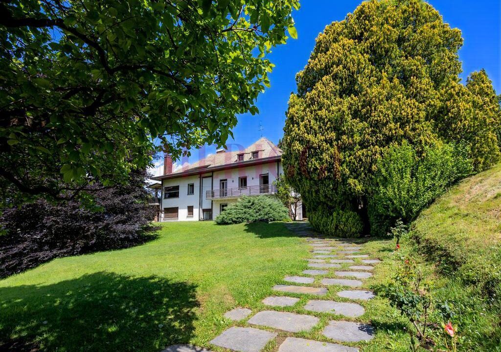 camminamento nel giardino - oggiono - villa in vendita - meriggi