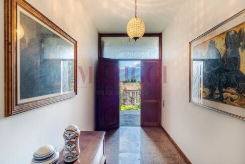 disimpegno con vista su ingresso - oggiono - villa in vendita - meriggi