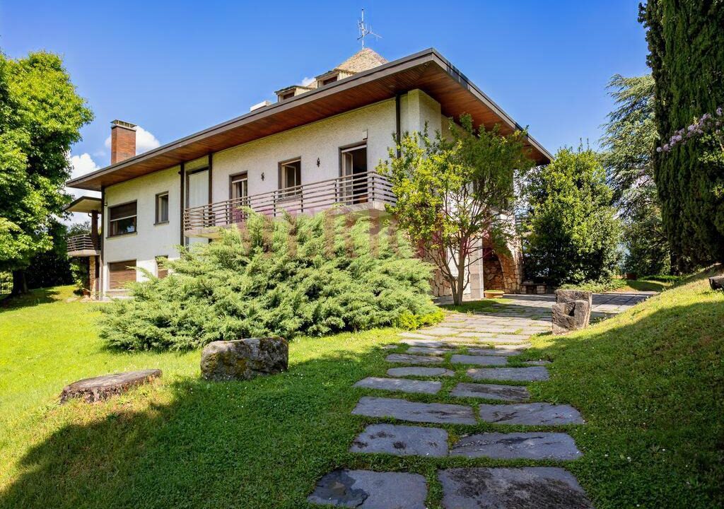 facciata principale della villa - oggiono - villa in vendita - meriggi