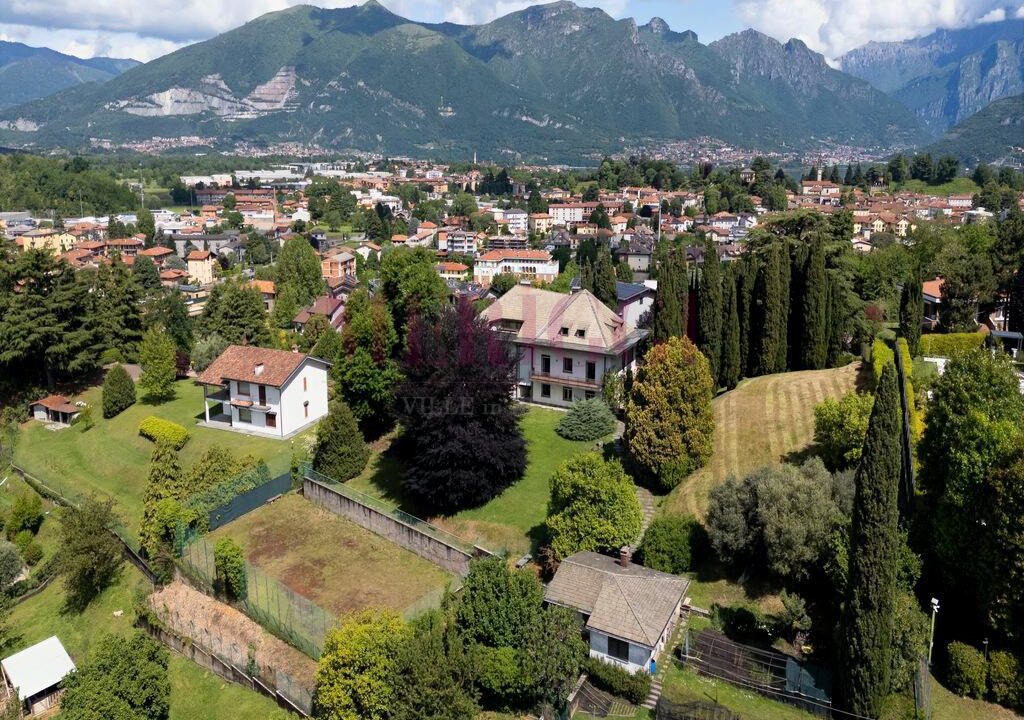 foto aerea con sfondo montagne - oggiono - villa in vendita - meriggi