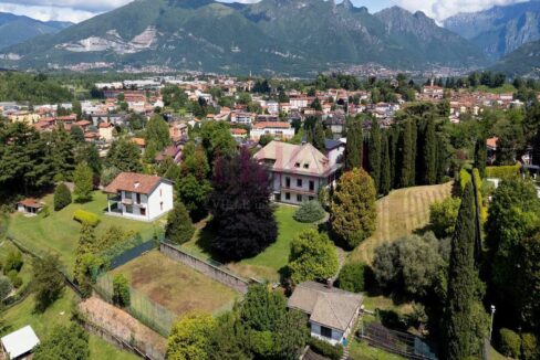 foto aerea con sfondo montagne - oggiono - villa in vendita - meriggi