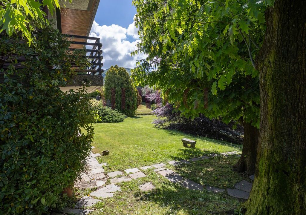 passaggio in giardino - oggiono - villa in vendita - meriggi