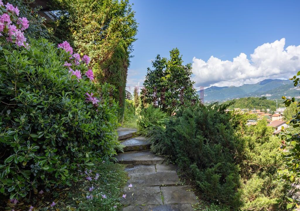 scalinata con panorama - oggiono - villa in vendita - meriggi