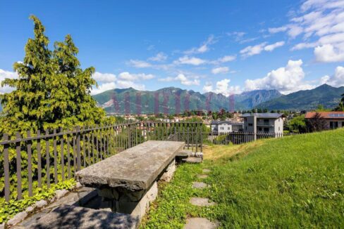 tavolo in pietra con panorama - oggiono - villa in vendita - meriggi