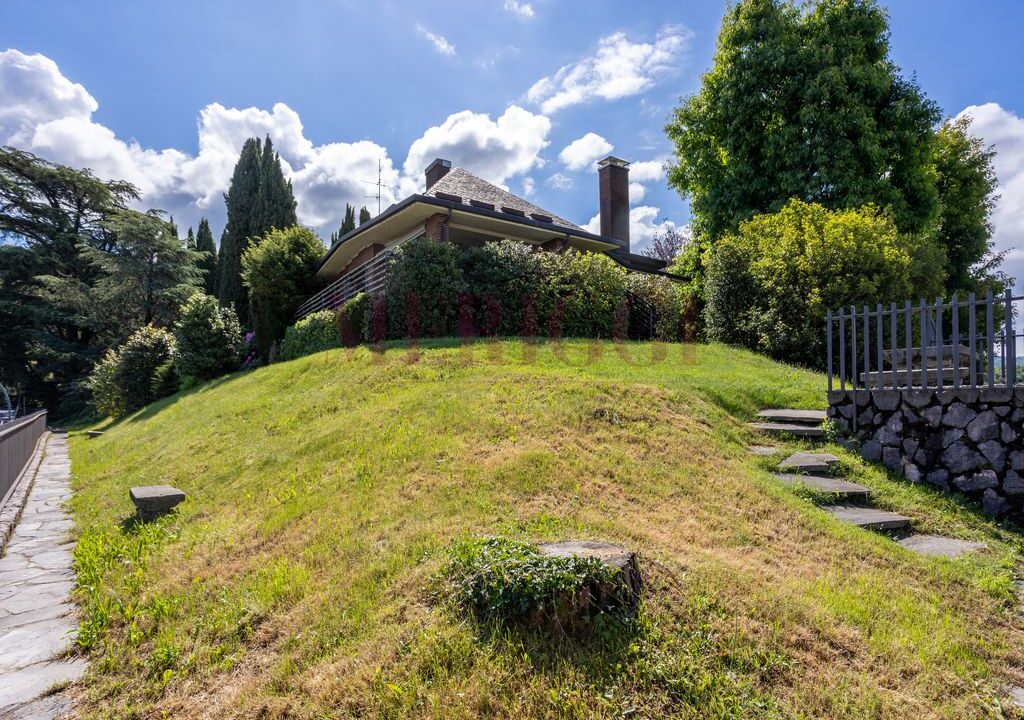 villa vista da ovest - oggiono - villa in vendita - meriggi