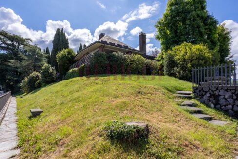 villa vista da ovest - oggiono - villa in vendita - meriggi