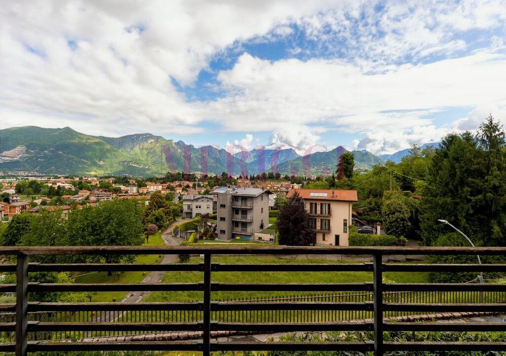 vista dal terrazzo - oggiono - villa in vendita - meriggi