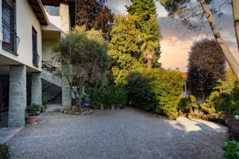 area esterna frontale - villa inverigo in vendita - meriggi