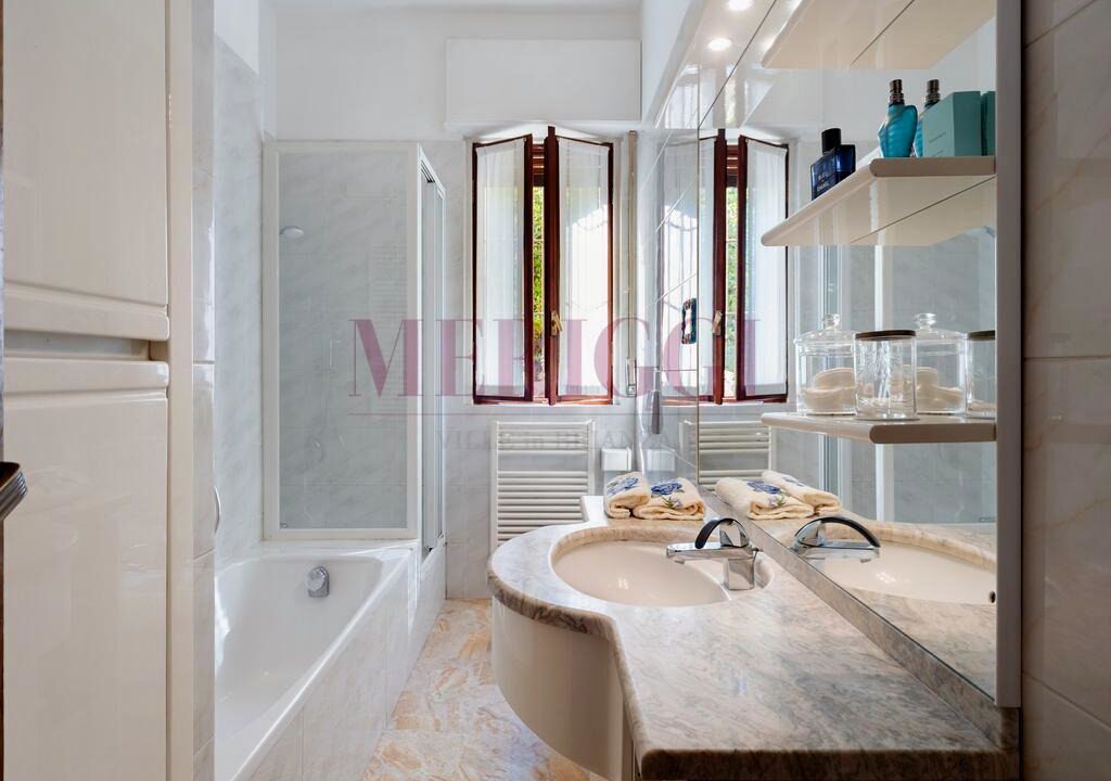 bagno padronale - villa inverigo in vendita - meriggi