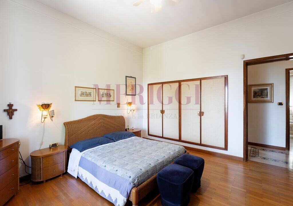 camera matrimoniale con armadio a muro - villa inverigo in vendita - meriggi
