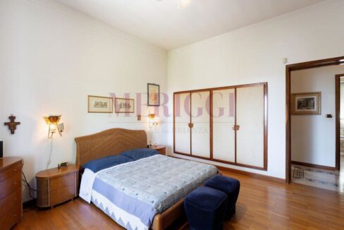 camera matrimoniale con armadio a muro - villa inverigo in vendita - meriggi