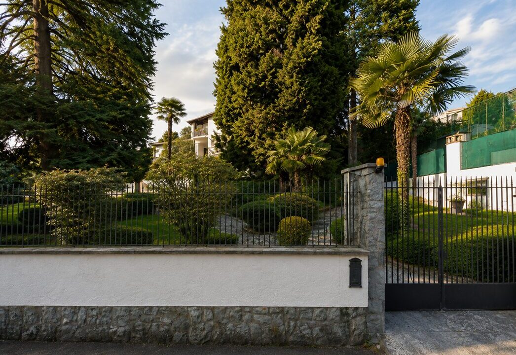 cancellata - accesso villa inverigo - meriggi