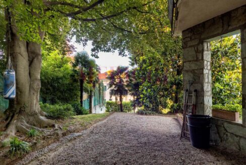 cortile a nord - villa inverigo in vendita - meriggi