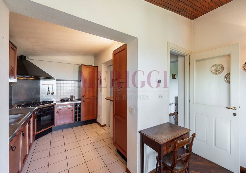 cucina al primo piano - villa inverigo in vendita - meriggi