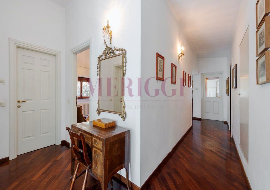 disimpegno del primo piano - villa inverigo in vendita - meriggi