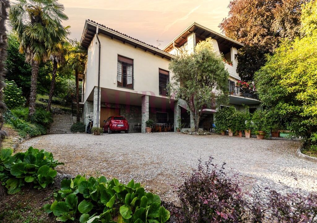 facciata principale e area esterna - villa inverigo in vendita - meriggi