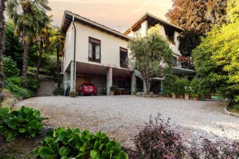 facciata principale e area esterna - villa inverigo in vendita - meriggi