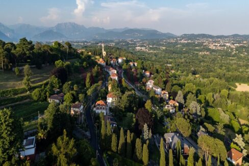 panorama-dal-drone-villa-inverigo-in-vendita-meriggi