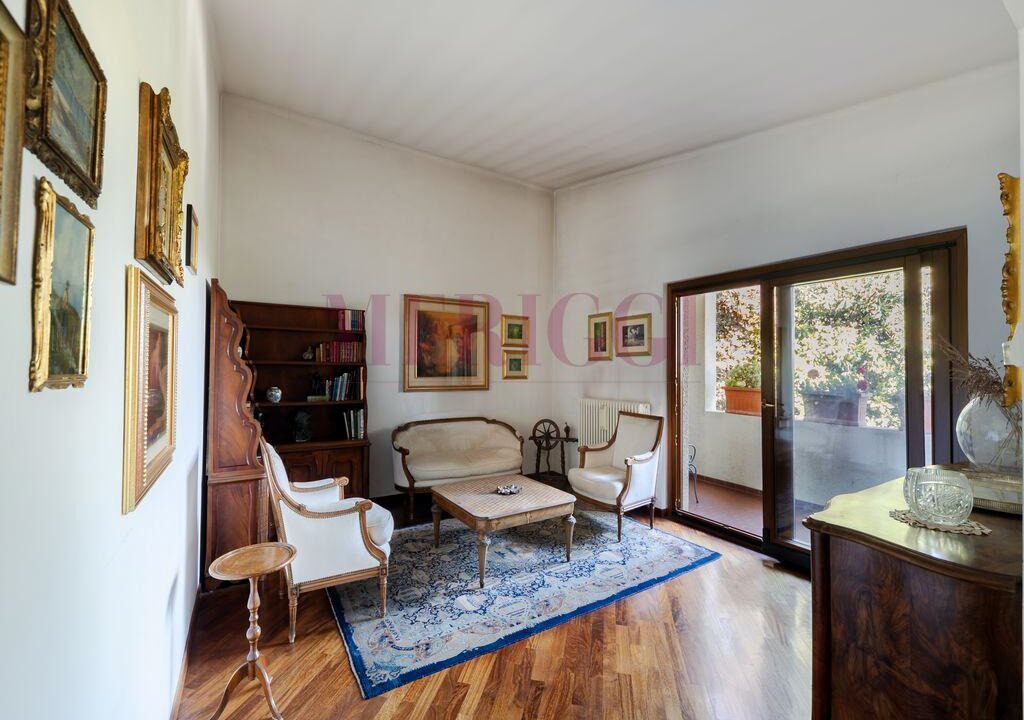 salotto al primo piano - villa inverigo in vendita - meriggi