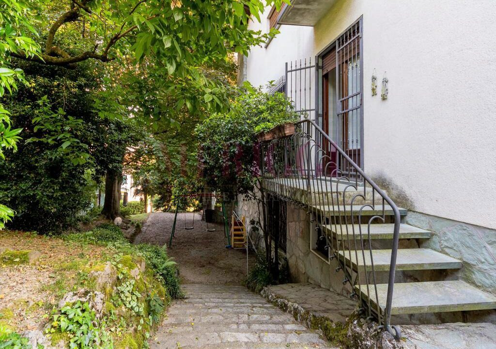 scala di accesso alla cucina - villa inverigo in vendita - meriggi