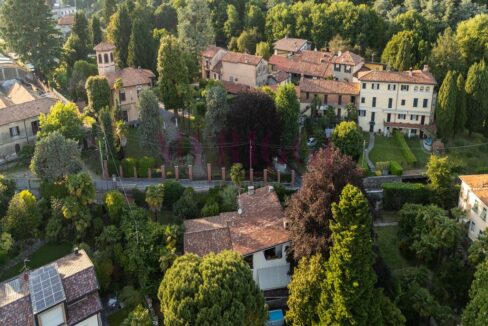 villa-vista-dal-drone-lato-sud-est-villa-inverigo-in-vendita-meriggi