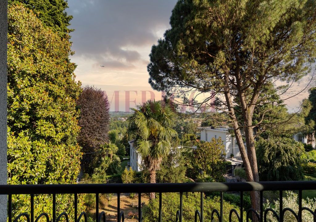 vista panoramica dal primo piano - villa inverigo in vendita - meriggi