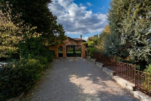vialetto accesso - villa a Cantù - via Montecassino 10 - Meriggi