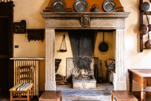 camino in cucina - Brongio - vendita - palazzo fumagalli
