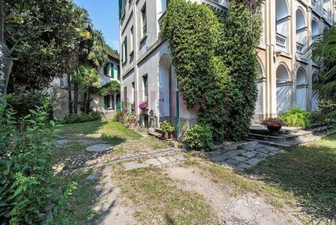 cortile e facciata villa- villa bonacina - airuno - via Dante - meriggi