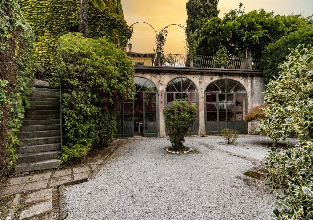 cortile e limonaia - Brongio - vendita - palazzo fumagalli