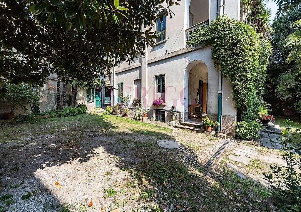 cortile- villa bonacina - airuno - via Dante - meriggi