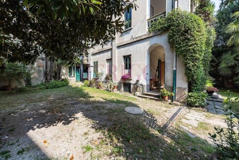 cortile- villa bonacina - airuno - via Dante - meriggi