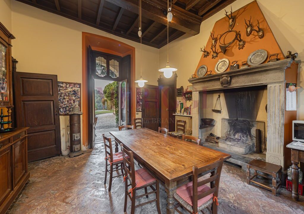 cucina con camino - Brongio - vendita - palazzo fumagalli