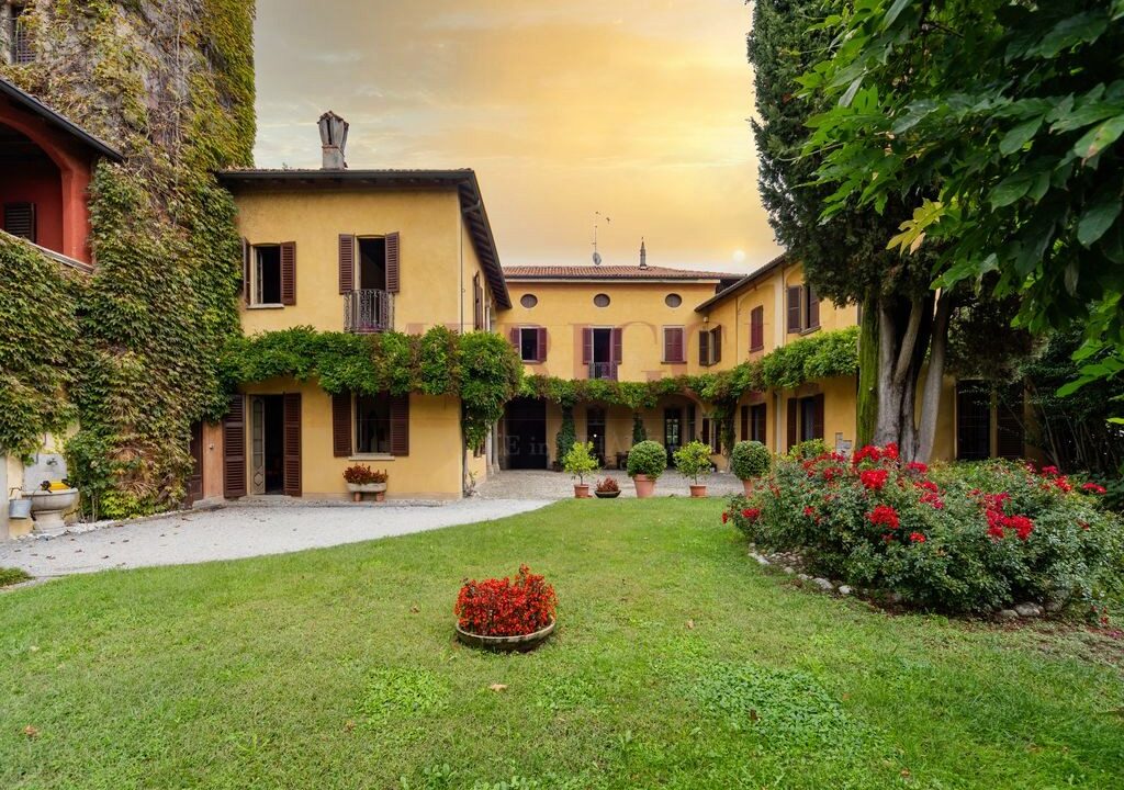 facciata e giardino - Brongio - vendita - palazzo fumagalli