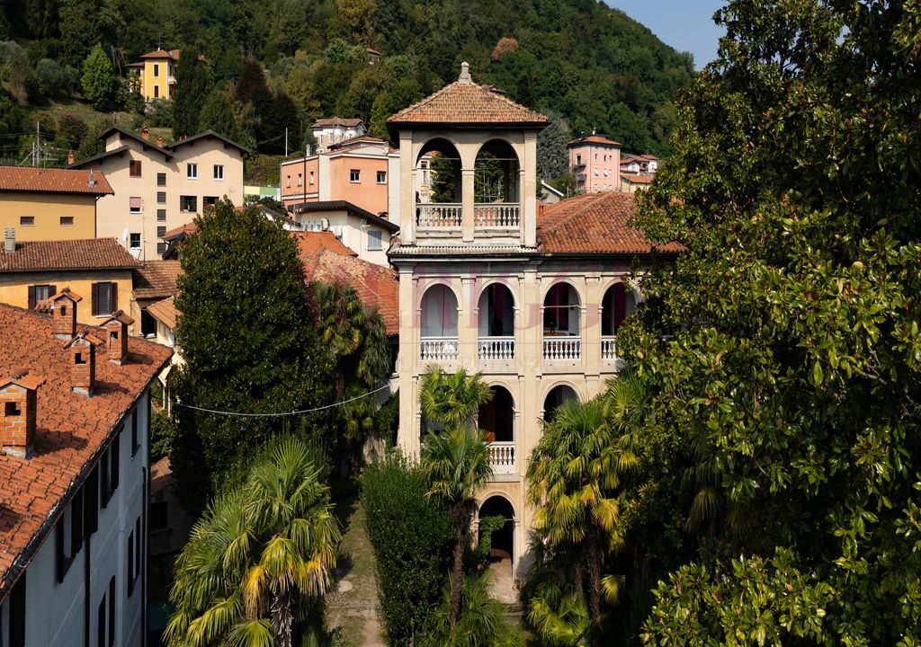 facciata-principale-e-panorama-villa-bonacina-airuno-via-Dante-meriggi-1