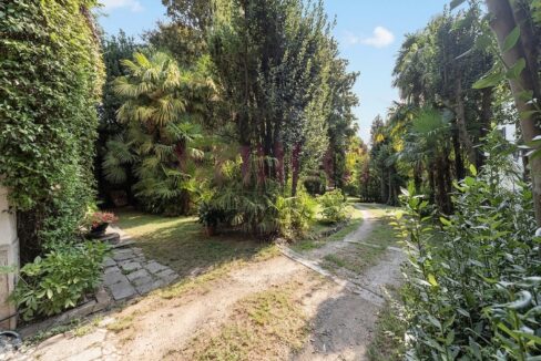 giardino con palme- villa bonacina - airuno - via Dante - meriggi