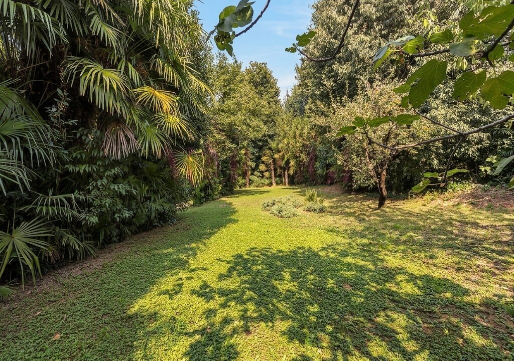 giardino lato sud- villa bonacina - airuno - via Dante - meriggi