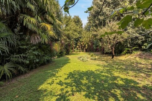 giardino lato sud- villa bonacina - airuno - via Dante - meriggi