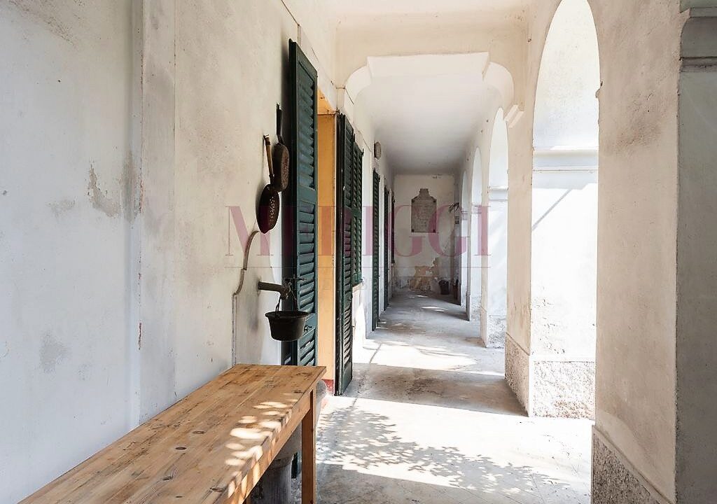 loggiato al piano terreno- villa bonacina - airuno - via Dante - meriggi