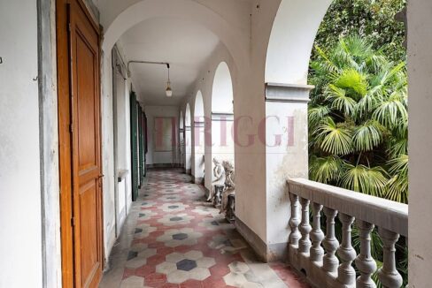 loggiato al primo piano- villa bonacina - airuno - via Dante - meriggi