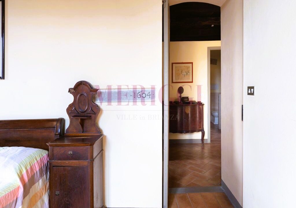 porta nella parete con data - Brongio - vendita - palazzo fumagalli