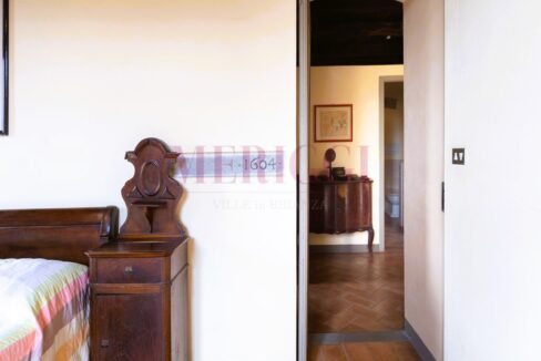 porta nella parete con data - Brongio - vendita - palazzo fumagalli