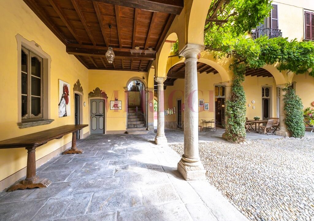 portico e cortile - Brongio - vendita - palazzo fumagalli