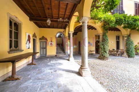 portico e cortile - Brongio - vendita - palazzo fumagalli