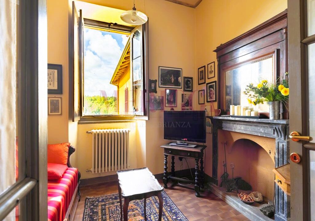 sala tv con camino - Brongio - vendita - palazzo fumagalli