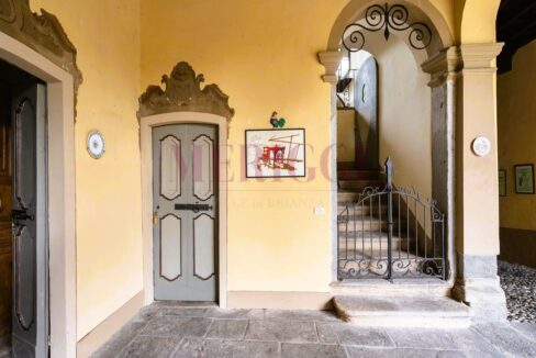scale e porta a piano terra - Brongio - vendita - palazzo fumagalli