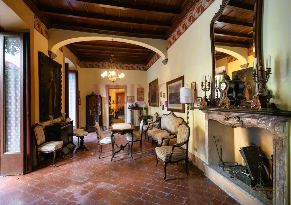 soggiorno e camino - Brongio - vendita - palazzo fumagalli