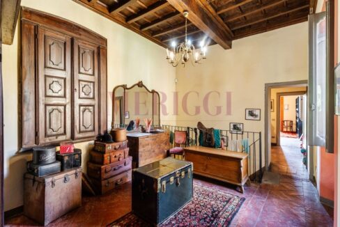 stanza con valigie - Brongio - vendita - palazzo fumagalli